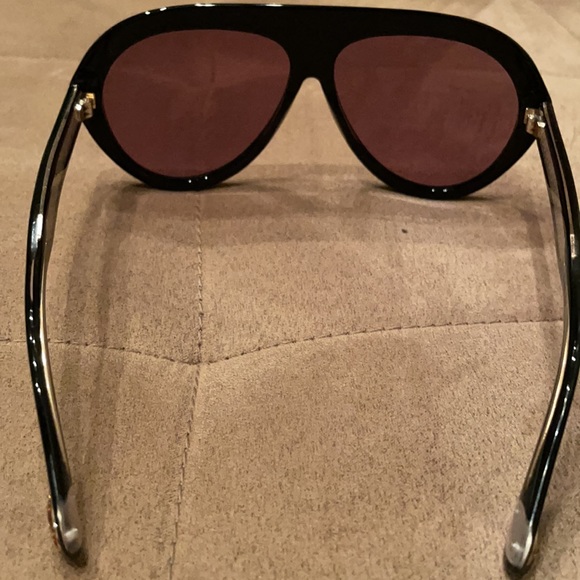 Too big for my face - Picture 5 of 11